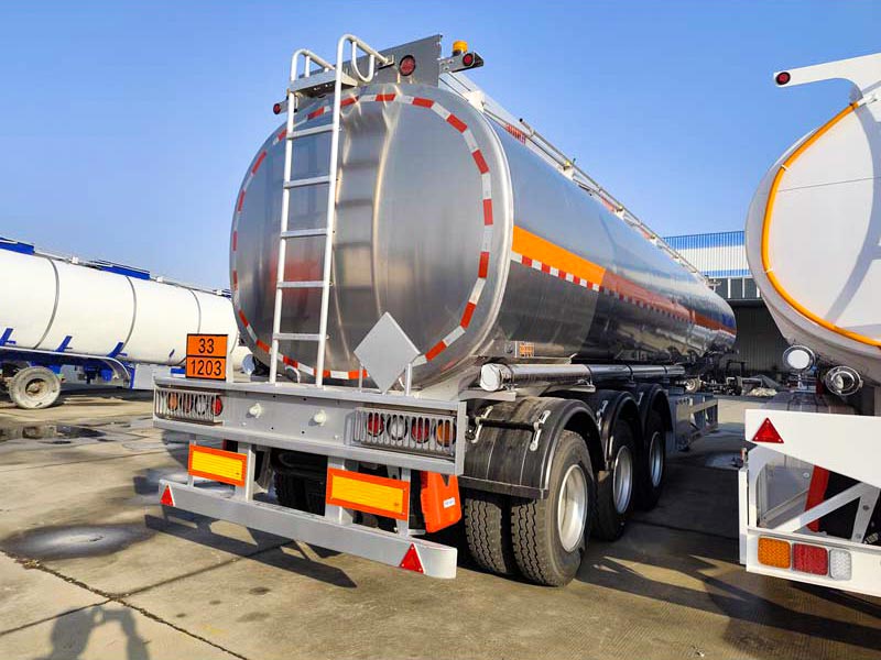 Fuel Tank Trailer rear oblique direction