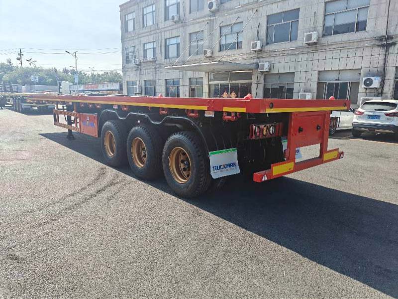 flatbed trailer rear oblique direction
