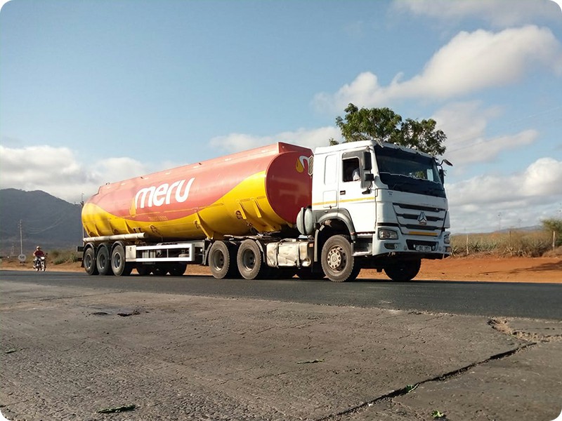 TRUCKMAN fuel tanker semi trailer transporting fuel