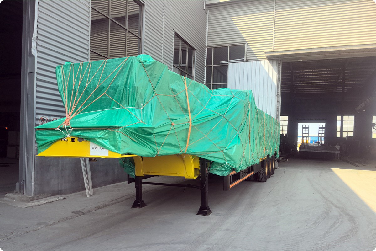80 tons lowbed trailer prepared for heavy equipment transport in C&ocirc;te d'Ivoire