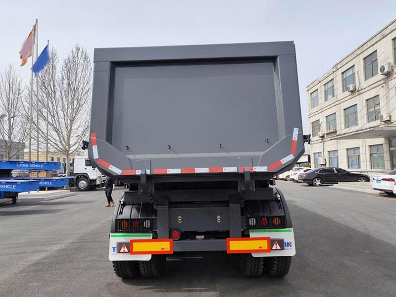 Rear-of-3-axle-80-ton-U-type-dump-semi-trailer